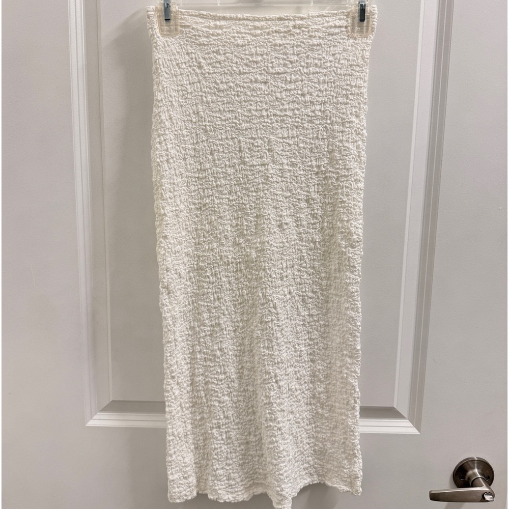 American threads white midi skirt! Size XS, worn once